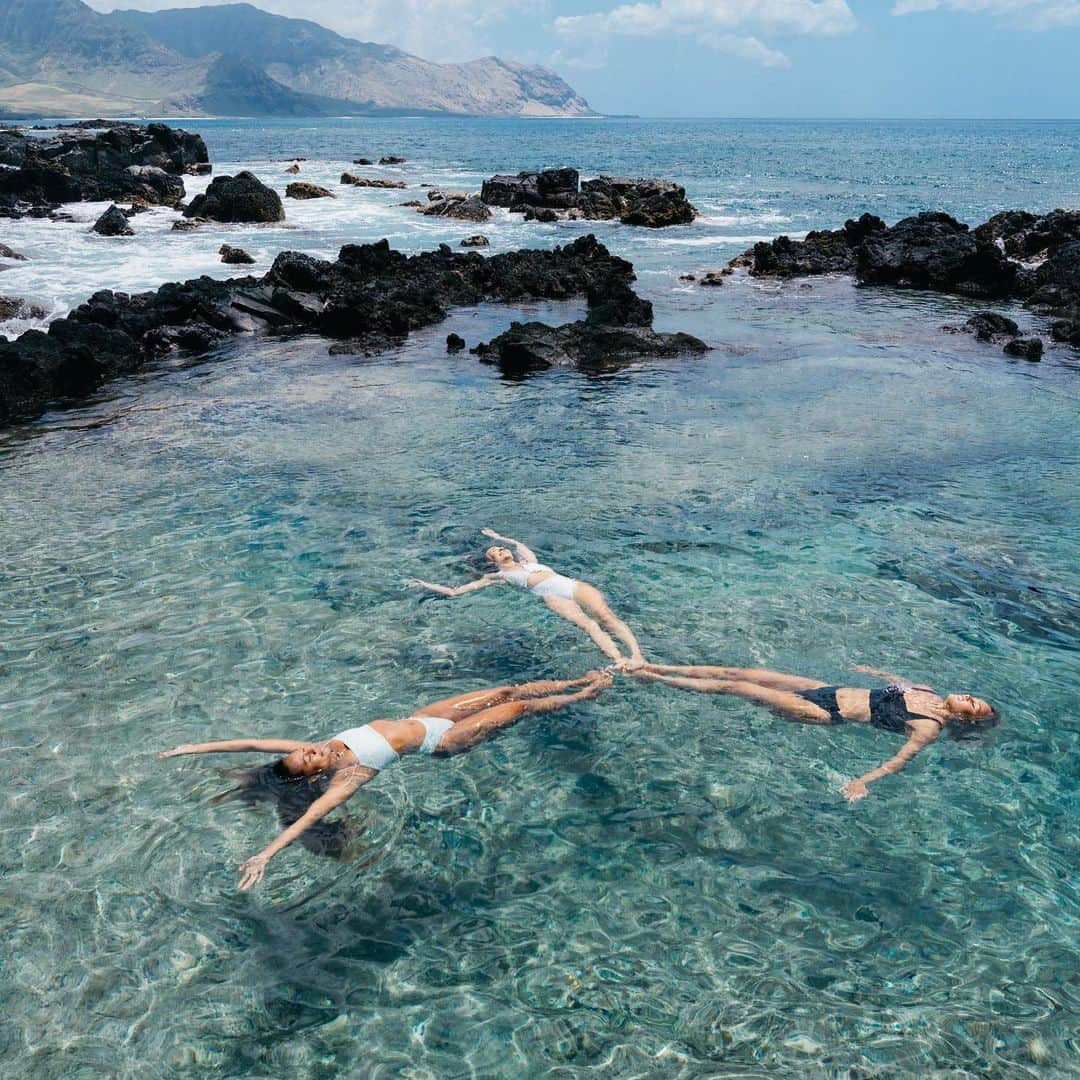 アリッサ ウーテンのインスタグラム：「Friends make everything better ❤️ @haakeaulana @alessaquizon 💦」