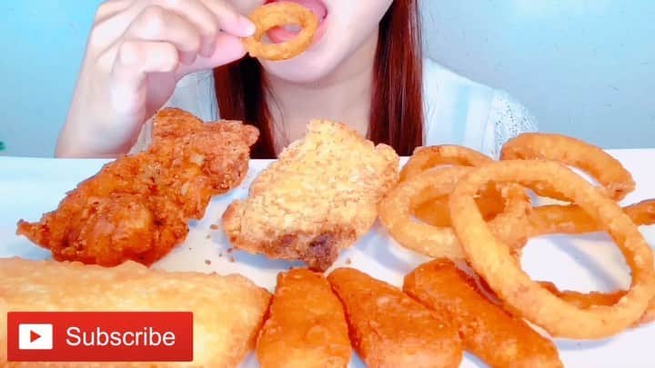 のインスタグラム：「新アカウント作りました✨ 新アカウントには咀嚼音を投稿せず、食べたもの、新作動画のお知らせなど投稿します✨ @sweetschannelanmitsu  こちらのフォローもよろしくお願いします🤗❤️ ✨✨✨✨✨✨✨✨✨✨ ロッテリアの揚げ物系咀嚼音ASMR動画です！ YouTube 「あんみつ ロッテリア」で検索していただけると全編ご覧いただけます✨ ＊＊＊＊＊＊＊＊＊＊＊＊＊＊＊＊＊ Please subscribe 【YouTube】 Sweets Channel Anmitsu ＊＊＊＊＊＊＊＊＊＊＊＊＊＊＊＊＊ #mukbang #mukbangvideo #eatingshow #mukbangasmr #mukbangeatingshow #asmrvideo #asmrvideos #asmrfood #asmr #asmreating #asmrsounds #asmrmukbang #mukbangasmr #asmreatingsound #eatingvideo #eatingsound #eatingsounds #eating  #chicken #cheesesticks #Friedchicken #onionring #音フェチ動画 #音フェチ  #咀嚼音 #ザクザク #サクサク #SweetsChannel #SweetsChannelAnmitsu #スイーツちゃんねる #あんみつASMR」