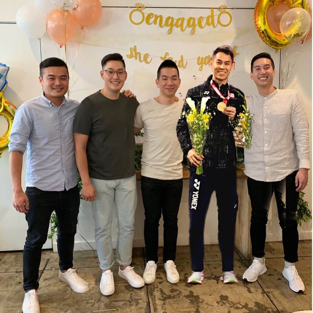 のインスタグラム：「CONGRATS @gordonlxu and @__jemilie on the engagement 💍, so happy and excited for these two!! Couldn’t miss the squad photo *Swipe Left* Credits to @theperksofbeingjohn for the quick photoshop, did anyone notice he gave himself some white Common Projects while he was at it 💀😂」