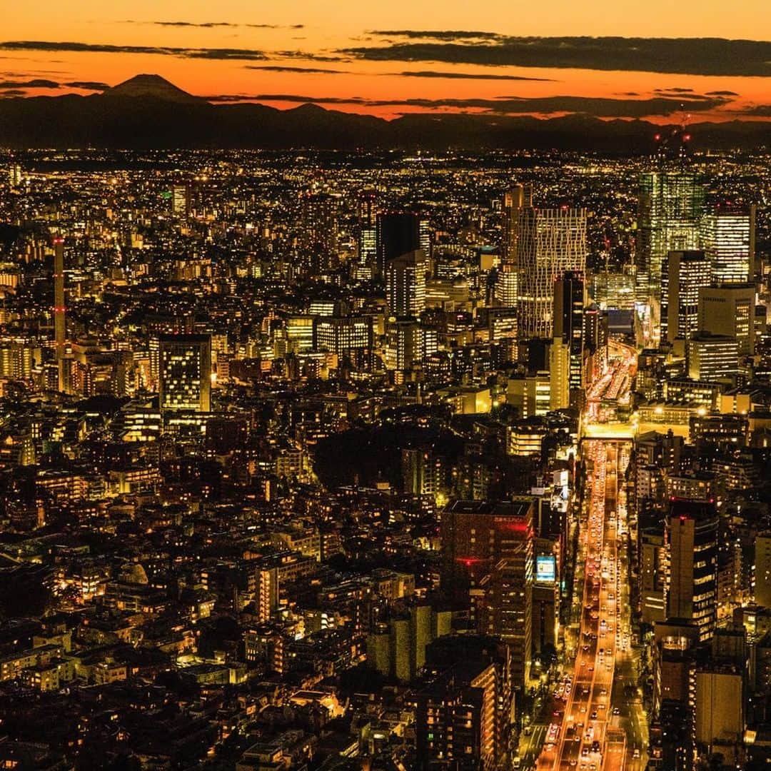 National Geographic Travelさんのインスタグラム写真 - (National Geographic TravelInstagram)「Photo by David Guttenfelder @dguttenfelder | The lights of Tokyo reach the foothills of looming Mount Fuji. For National Geographic’s April 2019 Cities issue, I walked the streets of Tokyo, home to more than 37 million people, to photograph one of the most dynamic, safest, and most innovative cities on earth. For more Tokyo photos and video, please follow me, @dguttenfelder.」6月25日 13時00分 - natgeotravel
