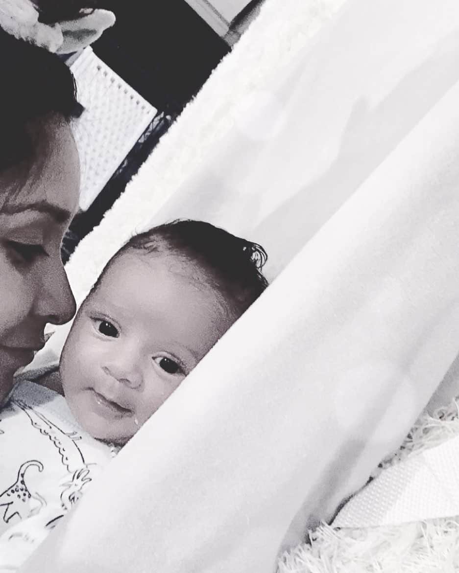 ニコール・ ポリッツィのインスタグラム：「This is how I stare at my brand new nugget all day. 💋💋」