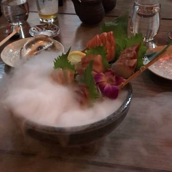 小谷あゆみのインスタグラム：「#食べあるキングinニューヨーク ‼️ #osashimi の #玉手箱 や〜❣️ ニューヨークで日本食、魚文化を広める居酒屋ジャパニーズレストラン #WOKUNI #WOKUNIinNY #sakana #washoku #izakaya #izakayanewstyle  #東京一番フーズ  #とらふぐ亭 #食べあるキング  327 Lexington Ave, New York, NY」