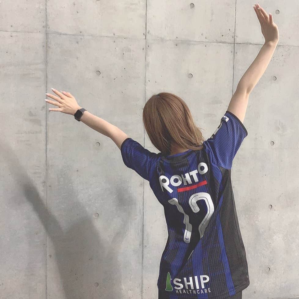 のインスタグラム：「トップの湘南戦 大阪ダービーぶりに勝って U23のガイナーレ戦も勝てて 最高の週末でした🥳💙🖤 明日はルヴァン杯プレーオフ✊🏻 勝って上に進みます🙌🏻 * #gambaosaka#ガンバ大阪#ガンバ大阪U23#ガンバサポ #jleague#jリーグ#J1#J3#ホーム#パナソニックスタジアム吹田 #YBC#ルヴァンカップ#東京#大阪#遠征組 #湘南ベルマーレ#ガイナーレ鳥取#vファーレン長崎  #宇佐美貴史 選手 #おかえりなさい#gambaism フェルナンジーニョ選手のプレーを 久しぶりに観れたことも個人的には最高でした😂🙌🏻🌟」