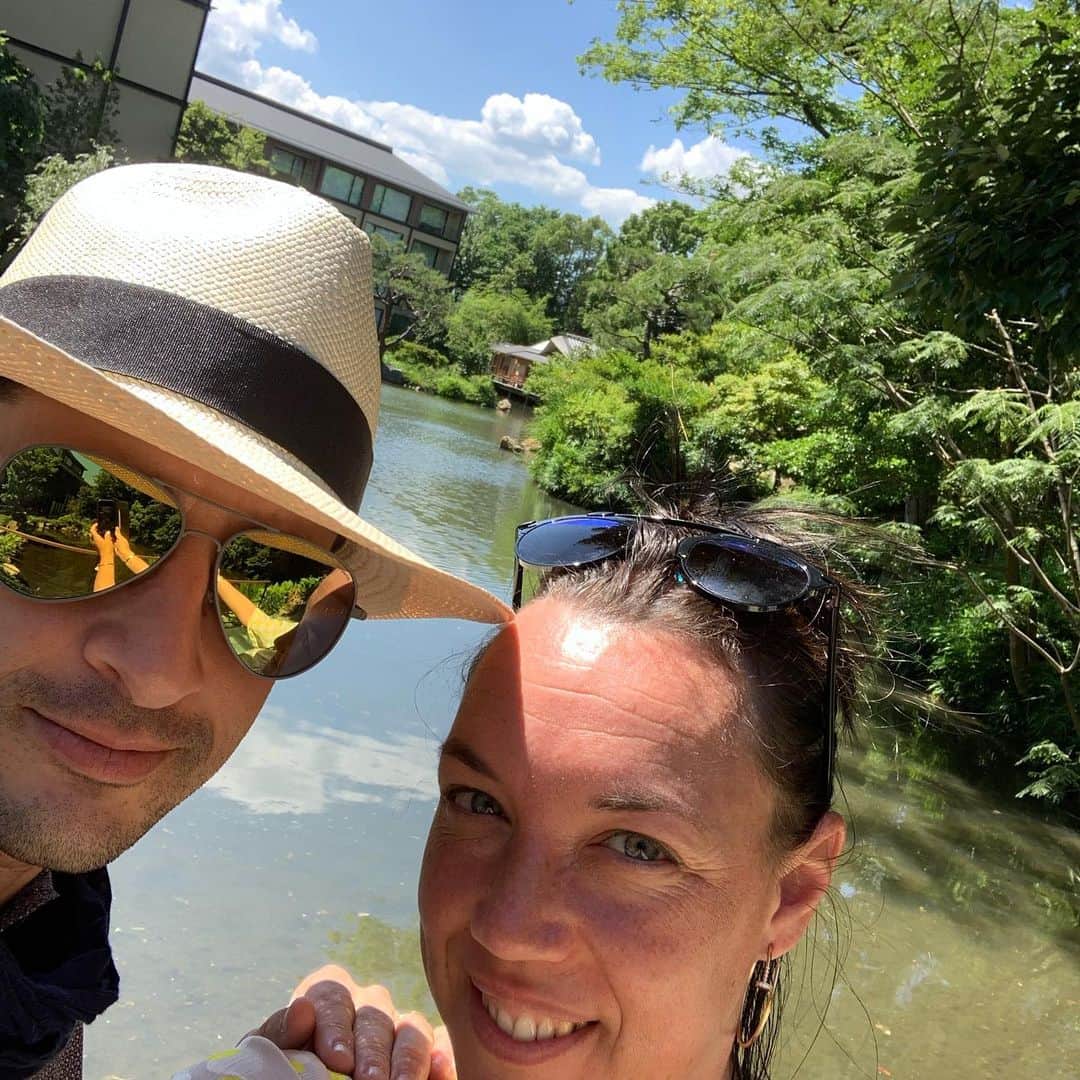 のインスタグラム：「Family time has no price ! 😍☀️🍹」