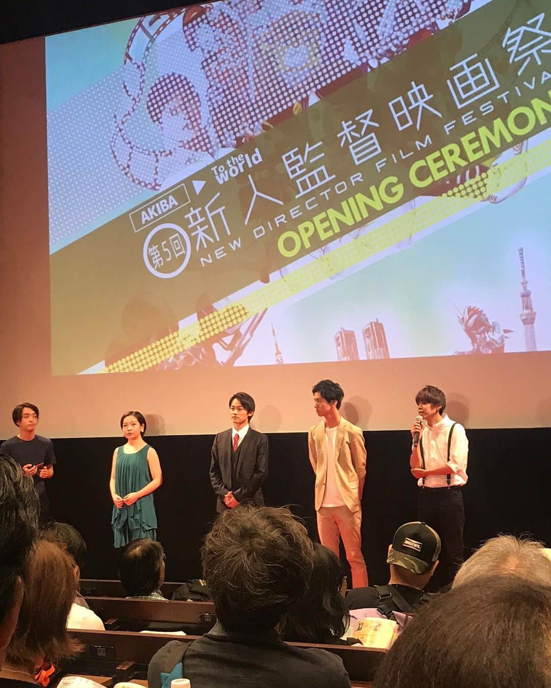 佐伯恵太のインスタグラム：「一昨日、昨日と新人監督映画祭に行ってきました✨ 映画『ふたりの空』が中編部門にノミネートされ、上映と舞台挨拶に参加させていただきました。また、人生初のレッドカーペットも歩かせていただきました。  改めて、本当に素敵な作品だなぁと。これからもこの作品がたくさんの方に届けられるよう、携わった人間の一人として、できる限りの発信を続けてまいります！ #新人監督映画祭 #映画祭 #ふたりの空 #あしきた映画 #映画 #俳優」