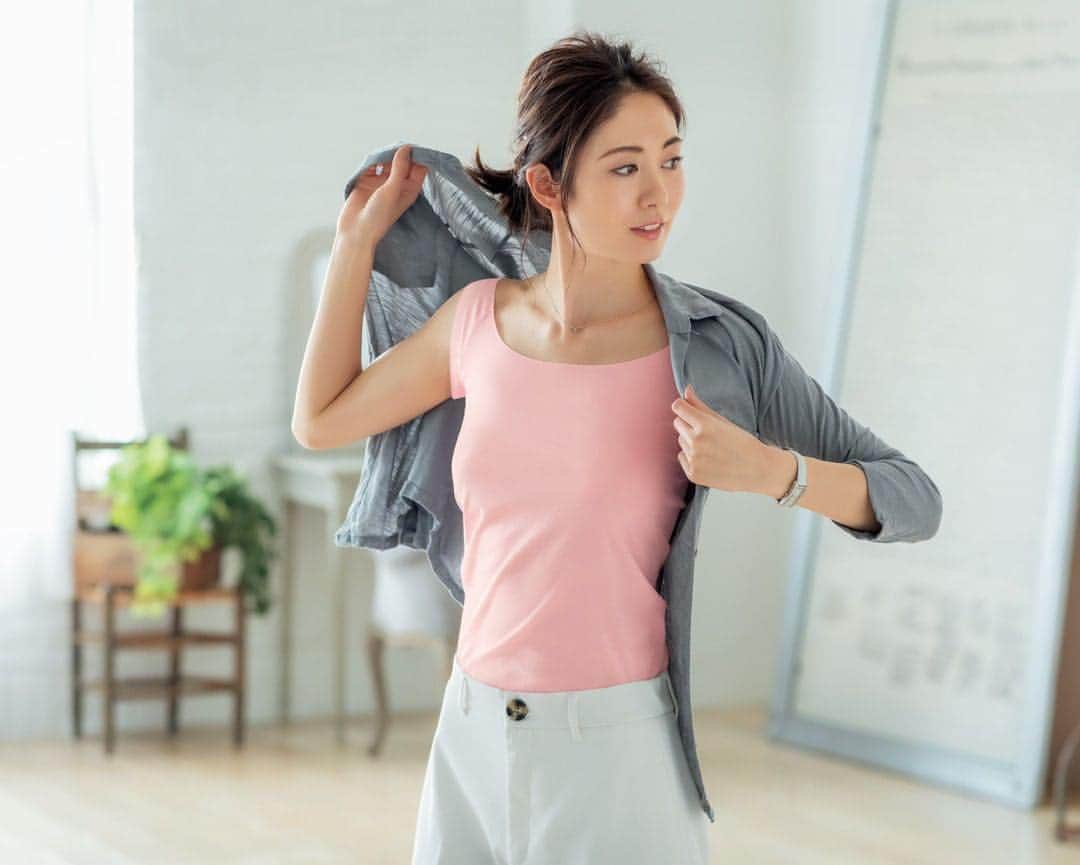 土屋ひかるのインスタグラム：「トリンプではランジェリーメーカーならではの技術力で開発した春夏向け高機能インナーを豊富にラインナップ🌟 本格的な夏に向けて、ぜひお店でチェックしてみてください😉 . #triumphlingerie #トリンプ #ランジェリー #春夏インナー #初夏 #夏コーデ #通勤コーデ  #lingerie #intimates #lingerieaddict #bra #underwear #instalingerie #intimate #lingerielover #stylish #instastyle #fashionable #fashiongram #fashionstyle #whatiwore #wiw」