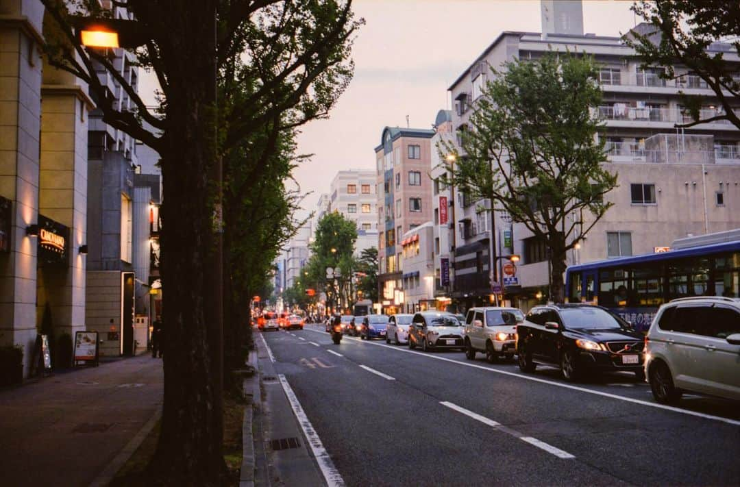 田島貴男さんのインスタグラム写真 - (田島貴男Instagram)「around dusk #フィルムカメラ #nikons2 #wnikkor35mmf25 #portra400」6月25日 14時26分 - tajimatakao