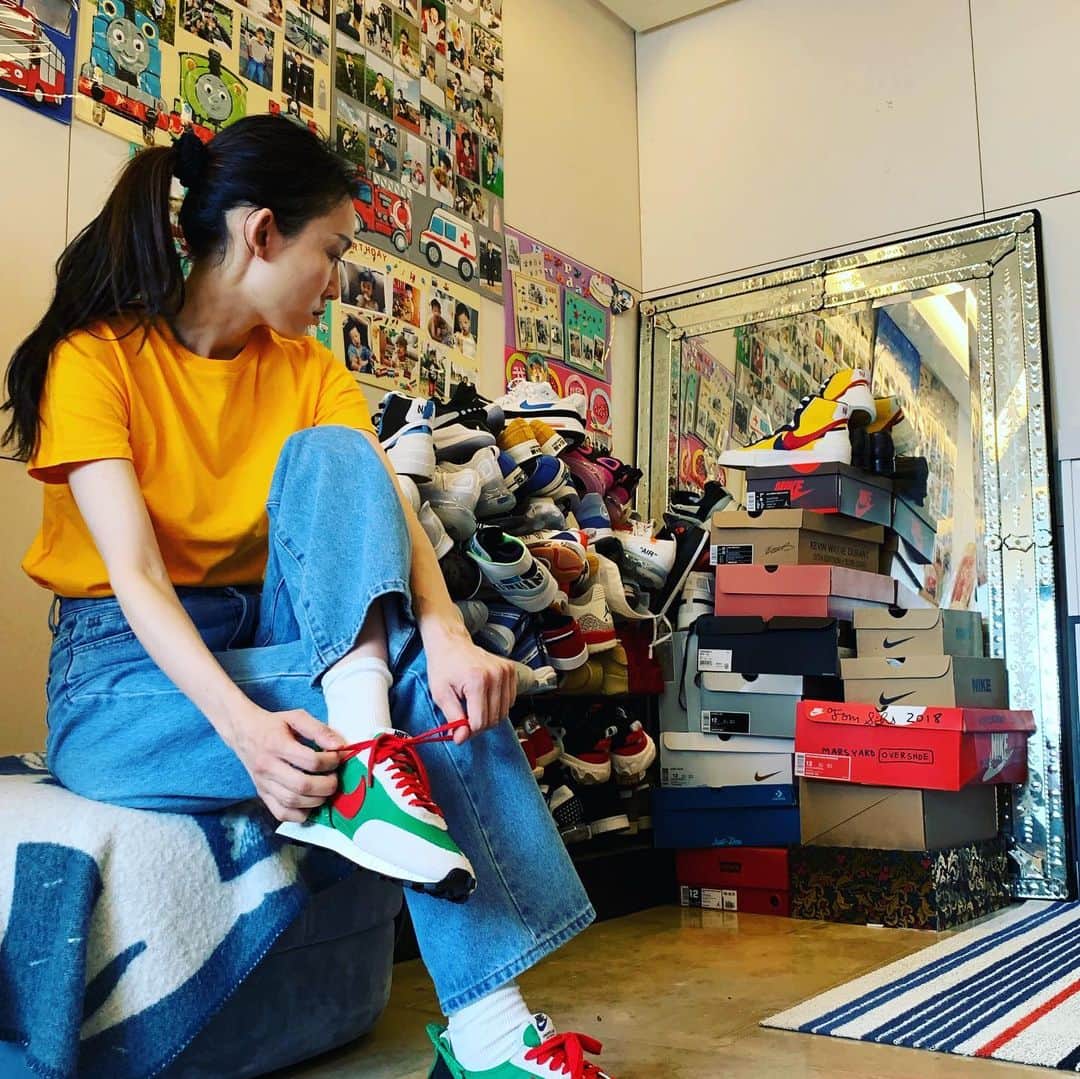 ファン・ウェイチーさんのインスタグラム写真 - (ファン・ウェイチーInstagram)「@nike  @genquo  後面整山的鞋.......都是我家蜈蚣人的..... @blackielovelife 請您這星期內好好把這半山整理乾淨！否則後果自負🤬🤬🤬」6月25日 14時32分 - fanfan