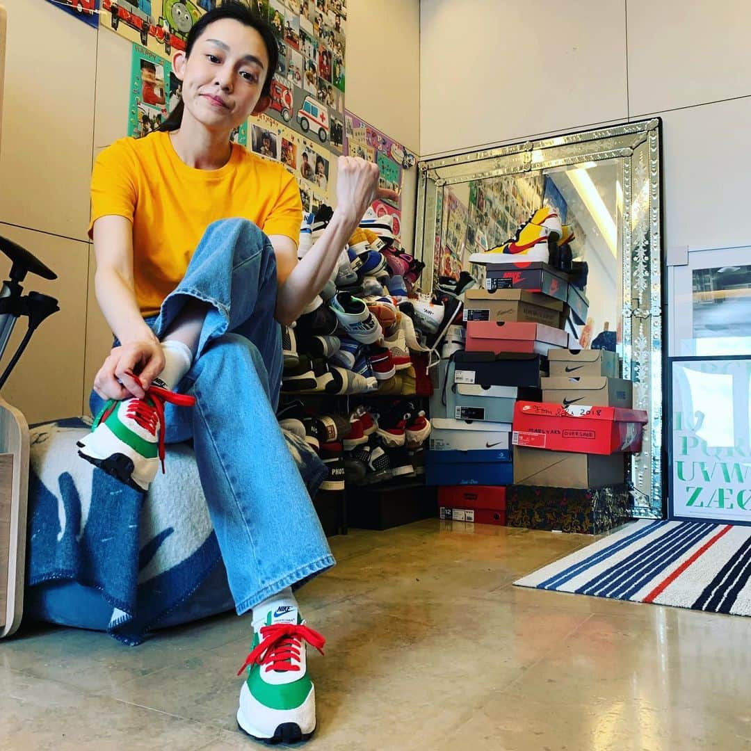 ファン・ウェイチーさんのインスタグラム写真 - (ファン・ウェイチーInstagram)「@nike  @genquo  後面整山的鞋.......都是我家蜈蚣人的..... @blackielovelife 請您這星期內好好把這半山整理乾淨！否則後果自負🤬🤬🤬」6月25日 14時32分 - fanfan