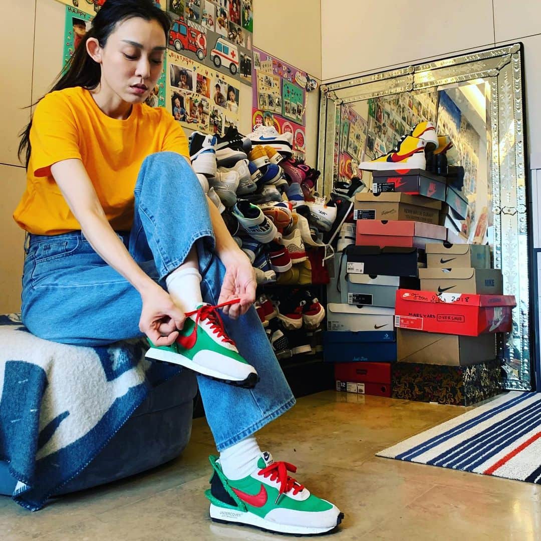 ファン・ウェイチーさんのインスタグラム写真 - (ファン・ウェイチーInstagram)「@nike  @genquo  後面整山的鞋.......都是我家蜈蚣人的..... @blackielovelife 請您這星期內好好把這半山整理乾淨！否則後果自負🤬🤬🤬」6月25日 14時32分 - fanfan