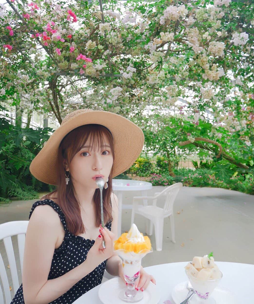 黒坂優香子さんのインスタグラム写真 - (黒坂優香子Instagram)「🍨 ・ ・ ・ ユートピアファームのフルーツパーラーで パフェ💕 ・ ・ マンゴーが甘くて美味しかった！ そして初めて食べたアテモヤっていうフルーツがすごく甘くて美味しかったなぁ🤤💗 ・ ・ フルーツ大好き人間なので 見つけたら絶対食べちゃう💗 旅行の時は我慢せずに好きなものを食べます☺︎」6月25日 14時47分 - yukakokurosaka0606