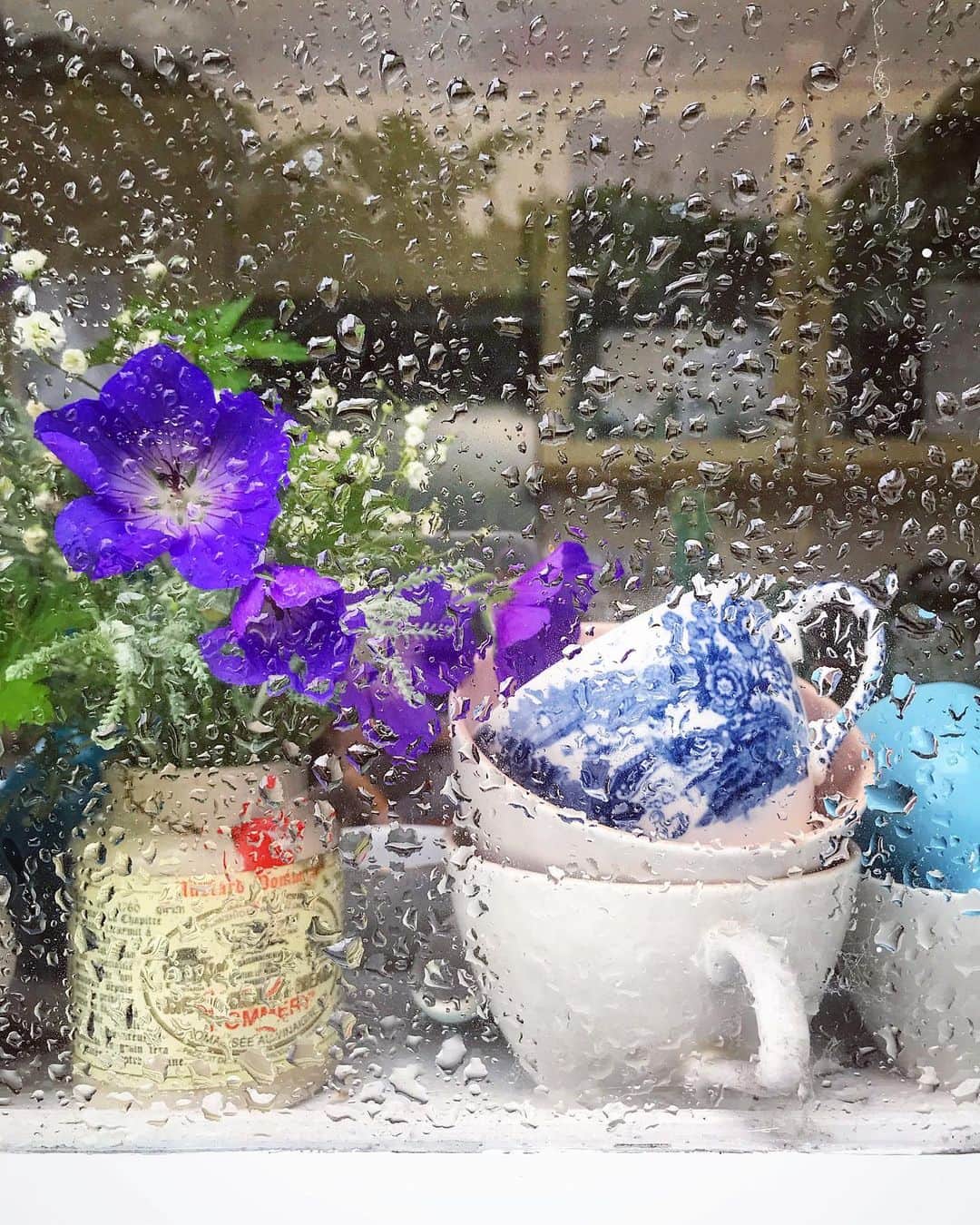 Tea and sittingのインスタグラム：「🌧☕️🌿...」