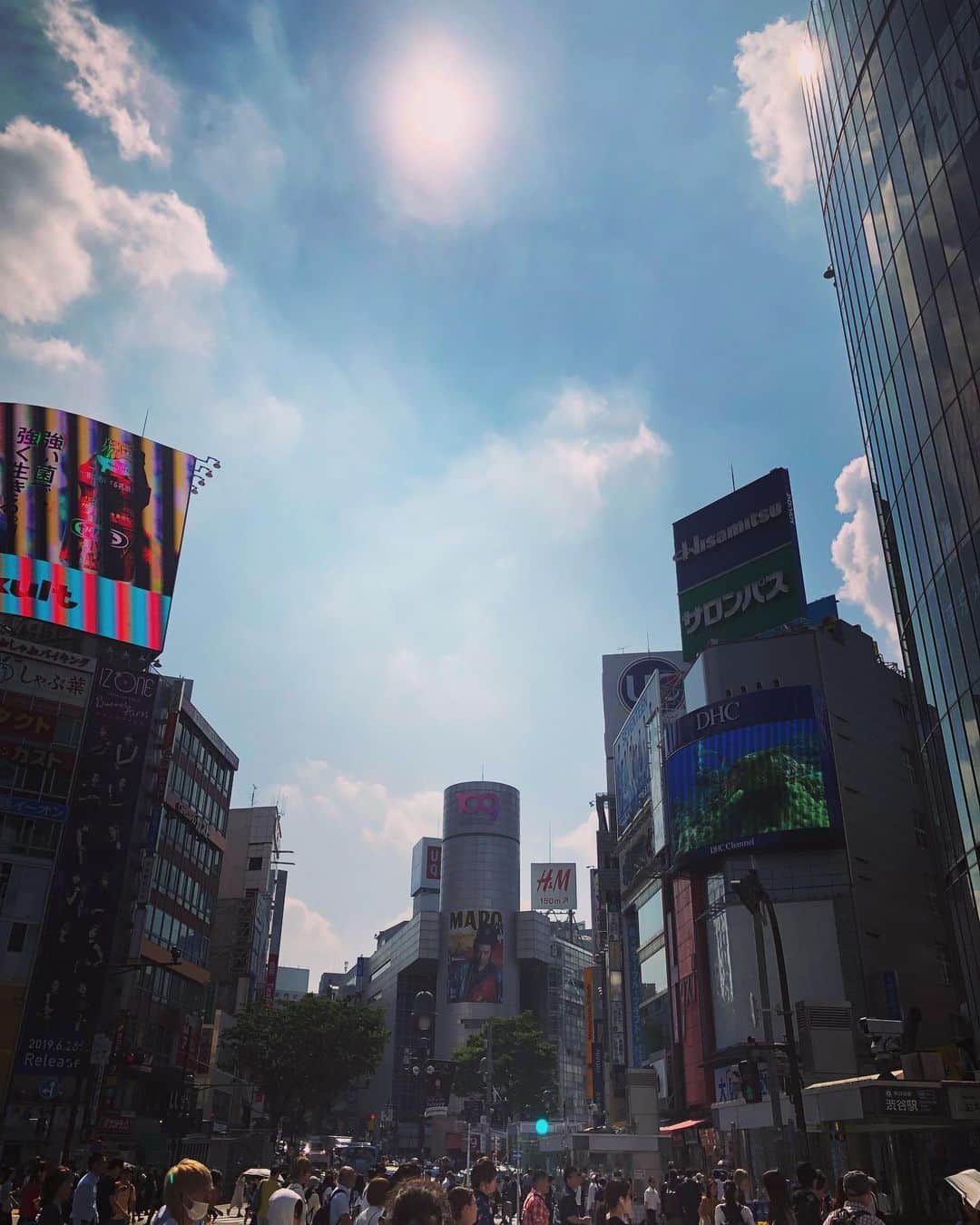 井出有治さんのインスタグラム写真 - (井出有治Instagram)「いきなり暑い💦  #shibuya #loft #買いたくなる物ばかり #shopping」6月25日 15時01分 - yuji_ide_official