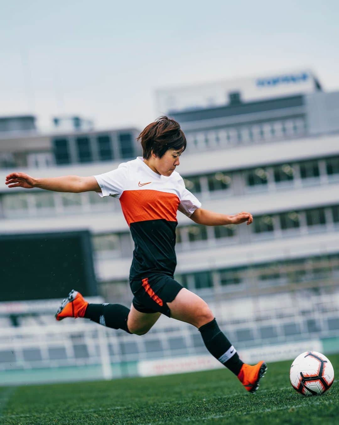 Nike Womenさんのインスタグラム写真 - (Nike WomenInstagram)「"I want to be a pioneer, someone who doesn’t exist yet as a Japanese female footballer. I can’t make everything happen by myself, but I believe that if I take the first step, together we can create momentum." ⠀ From studying sports business to setting standards on the pitch, @nicole10_official is done waiting for the world to change.」6月26日 1時59分 - nikewomen
