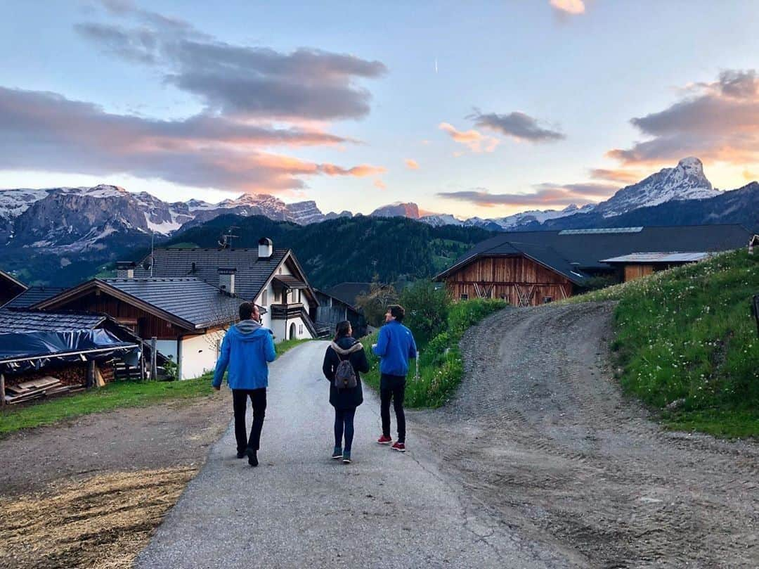 デルタ航空さんのインスタグラム写真 - (デルタ航空Instagram)「After flying into #MUC, Delta employee Danielle took a road trip to a beautiful village in South Tirol, Italy to visit friends. This area of Europe is filled with huts and the Dolomites mountain range, which are best viewed by paragliding through them. "I can’t wait to go back!" ⠀⠀⠀⠀⠀⠀⠀⠀⠀ Photo: Danielle R. - Flight Attendant, #SLC」6月26日 1時00分 - delta