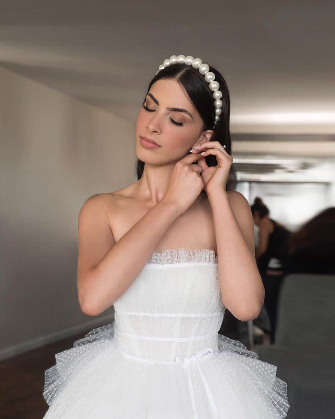 Galia Lahavさんのインスタグラム写真 - (Galia LahavInstagram)「Pure Perfection | Our beautiful #GLBride @rachelihd looking like a fairytale princess in our #Daffodil gown #GLCouture  Makeup&photo @naorappel  Hair @zivamsalem_official  Dress @galialahav  Hairpiece @kerenwolf  @penthousetlv.co.il」6月26日 0時53分 - galialahav
