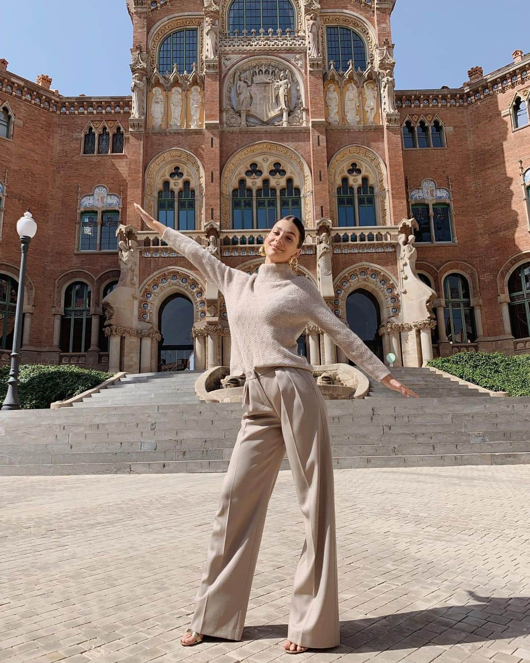 カミ・モローネさんのインスタグラム写真 - (カミ・モローネInstagram)「BARCELONA! Que ciudad tan linda 🇪🇸」6月26日 0時57分 - camilamorrone