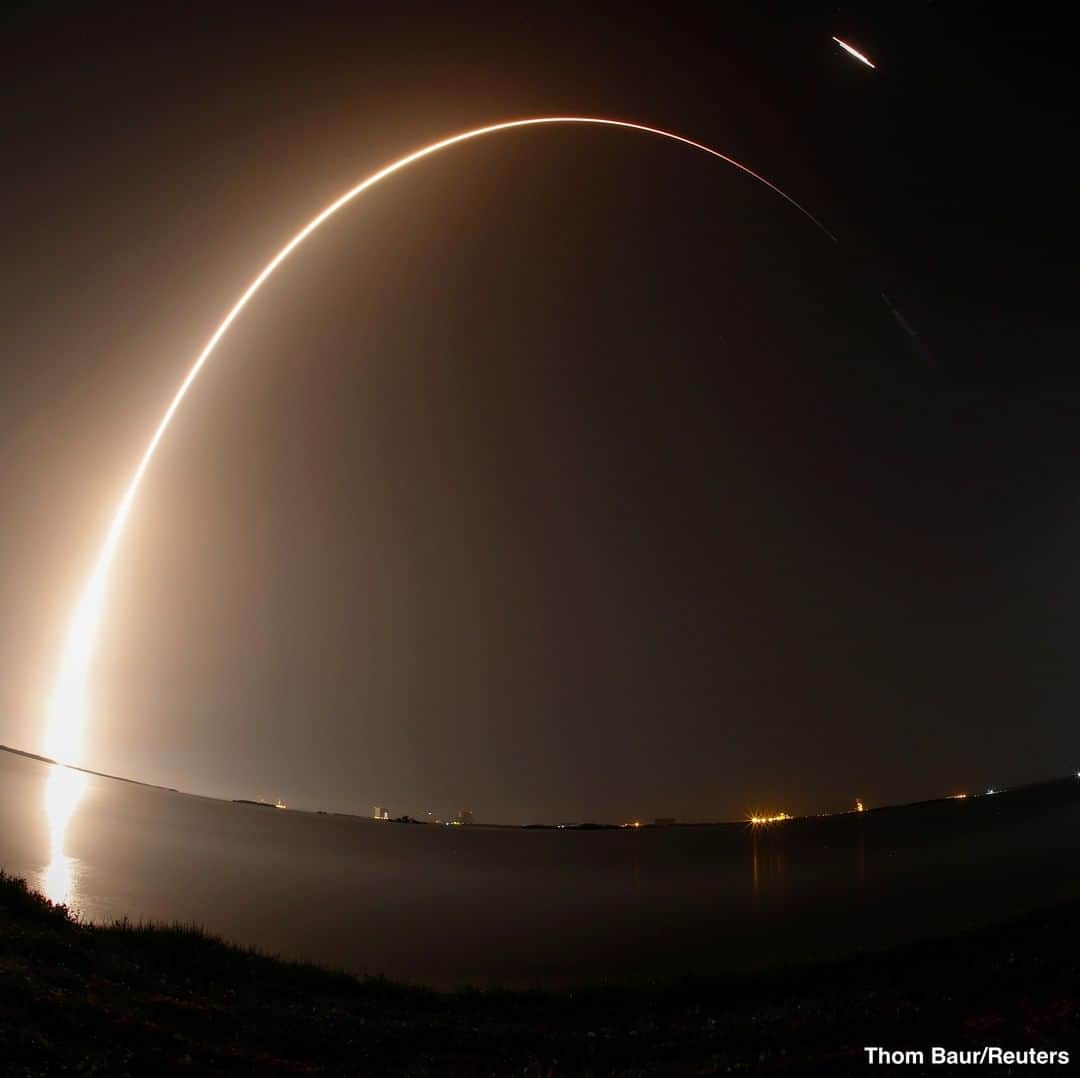 ABC Newsさんのインスタグラム写真 - (ABC NewsInstagram)「SpaceX launched its heftiest rocket with 24 research satellites, a middle-of-the-night rideshare featuring a deep space atomic clock, solar sail, a clean and green rocket fuel testbed, and more. #space #spaceX #rocket #technology」6月26日 0時58分 - abcnews