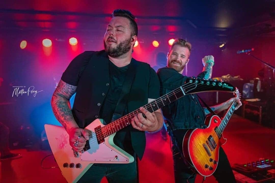 ヒンダーのインスタグラム：「Tonight! Who’s going?! ⁣ 📸: @photogperry」
