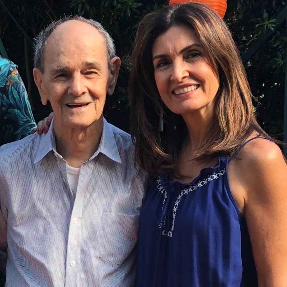 ファチマ・ベルナルデスのインスタグラム：「Hj tem comemoração em dose dupla. Aniversário do meu pai. Que bom vê-lo tão bem e com saúde. Sempre por perto ajudando no que for preciso.  #felicidades #parabens」