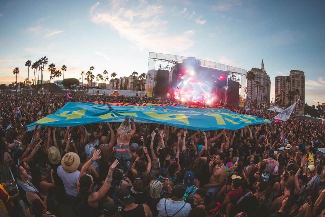 カスケイドさんのインスタグラム写真 - (カスケイドInstagram)「SunSoaked is cancelled.﻿⠀ ﻿⠀ After two years of an event that was absolutely epic, I wanted to make it bigger and even more expansive. The first two years had places that needed improving so I brought people in to help me execute those changes.﻿⠀ ﻿⠀ But at a little less than three weeks out, it’s become obvious to me that we are falling short, and I’ve been left with an impossible choice. ﻿⠀ ﻿⠀ I appreciate your support, I don’t take it for granted. I hope to see you all soon. ﻿💔﻿⠀ ﻿⠀ All tickets will be fully refunded automatically within 21 days. No action is needed on the customer’s behalf to make this happen.」6月26日 1時00分 - kaskade
