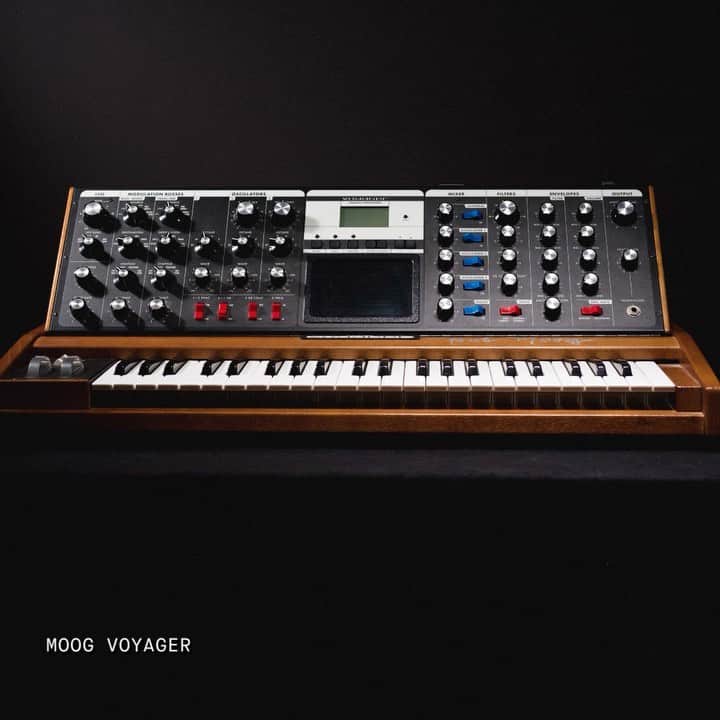 Red Bull Music Academyのインスタグラム：「First Patch: Moog Voyager 🚀 ⠀⠀⠀⠀⠀⠀⠀⠀⠀ #moogsynthesizer #moogsynthesizers #moogvoyager」