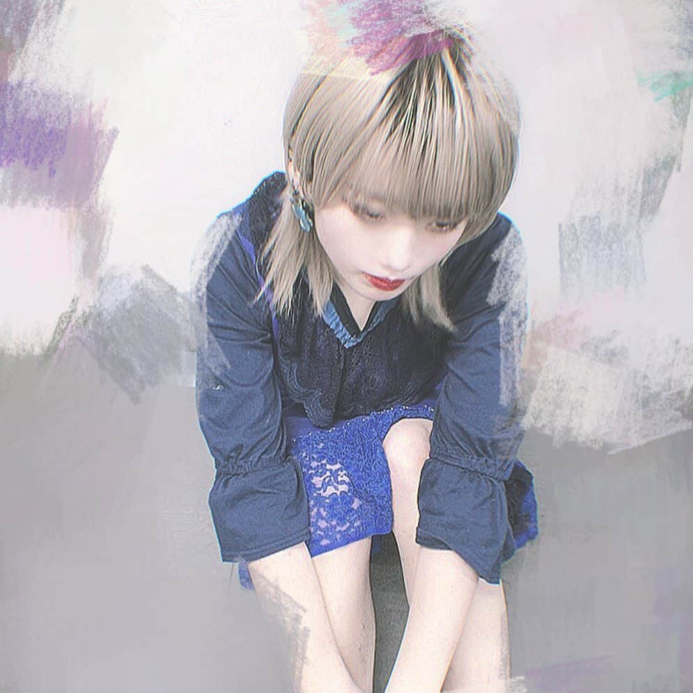 綾瀬志希さんのインスタグラム写真 - (綾瀬志希Instagram)「歌に幸せにされすぎる私の代償に 私は私を一生引きずって生きて逝くから、わたしは一生わたしのままだから それで許してほしい」6月26日 1時18分 - shikinobu