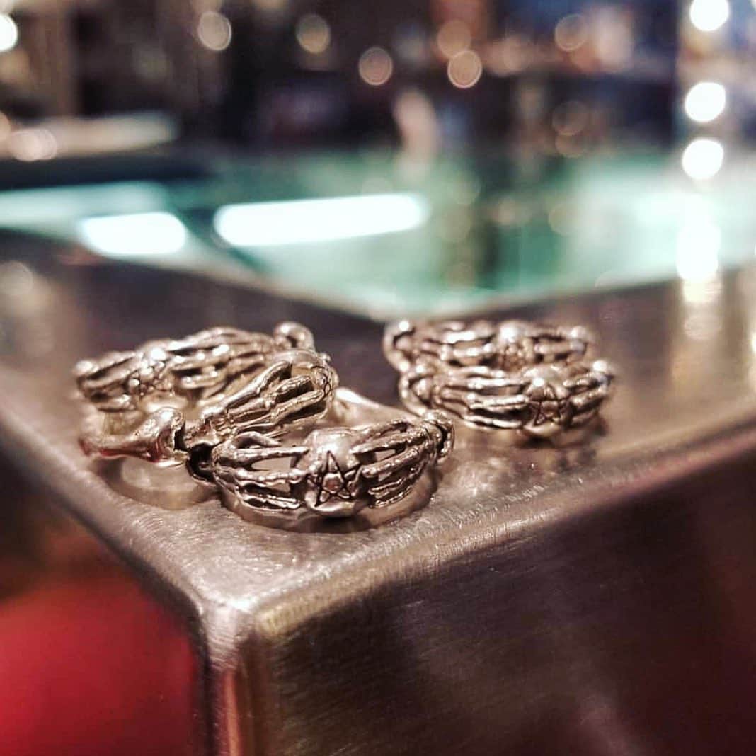 のインスタグラム：「Stars + Skeletons = Pure #Magick Digging this shot of our recent collaboration piece with @odditiesfleamarket photographed by @cream_silver_accessory  #AlexStreeter」