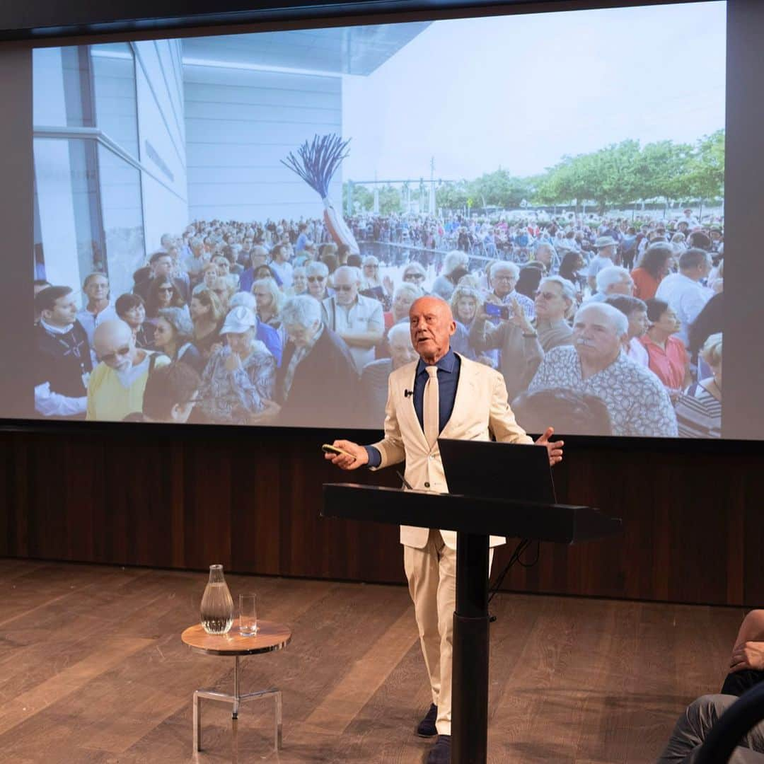 ノーマン・フォスターさんのインスタグラム写真 - (ノーマン・フォスターInstagram)「Giving a talk about the Prado project this lunch time at the Royal Academy in London .」6月26日 1時23分 - officialnormanfoster