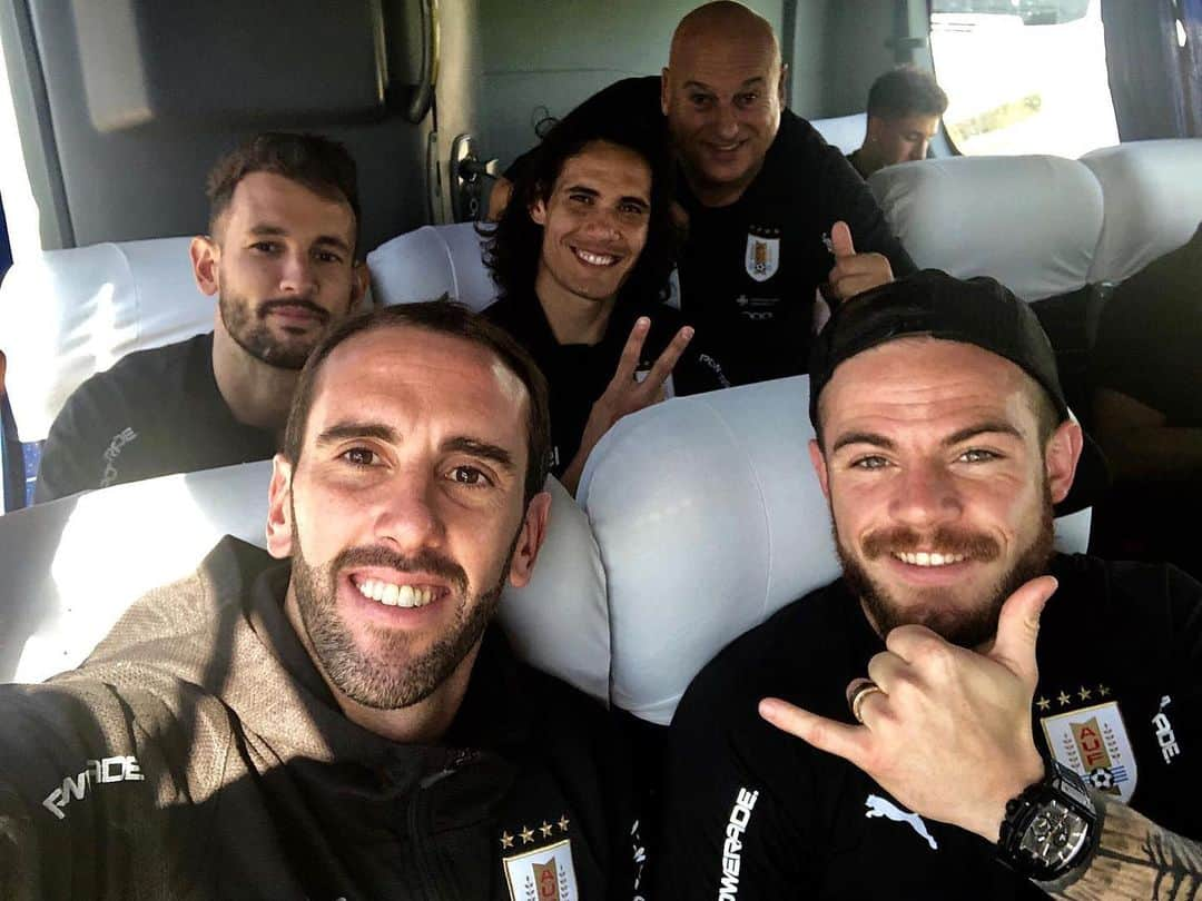 ディエゴ・ゴディンさんのインスタグラム写真 - (ディエゴ・ゴディンInstagram)「Día de recuperación con la banda!! Contentos por el triunfo de ayer!!! Uruguay noma 💪💪🇺🇾」6月26日 1時23分 - diegogodin