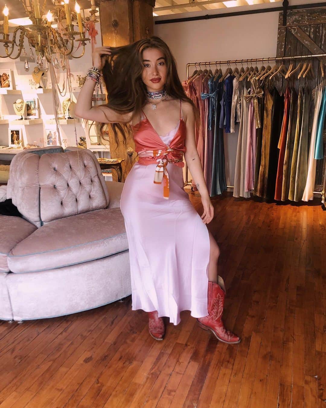 ダニジョーのインスタグラム：「⭐️ LIKE A DOLL ⭐️ tap to shop @ayladylyla’s look (ps. Have you seen our IGTV on how @danielleasnyder styles our slips?!) #dannijogirls」