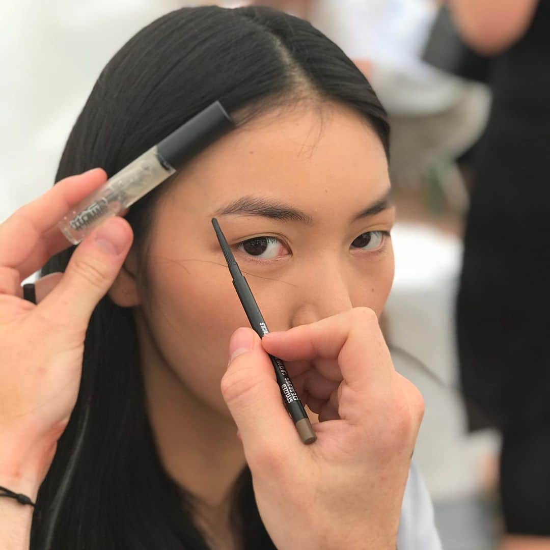 M•A•C Cosmetics Franceさんのインスタグラム写真 - (M•A•C Cosmetics FranceInstagram)「M·A·C - BACKSTAGES AVEC @jacquemus ✨ Effet "Sunkissed" pour le défilé @jacquemus réalisé par nos makeups artists ! On est fan de ce makeup naturel d'été, et vous ? 🙌 Crédit photo : @liubingbing7 @ tamiwilliamsofficial @ningjinyi @Keenancgyamfi #maccosmetics #maccosmeticsfrance #jacquemus #macbackstages #backstages #defilé」6月26日 1時27分 - maccosmeticsfrance