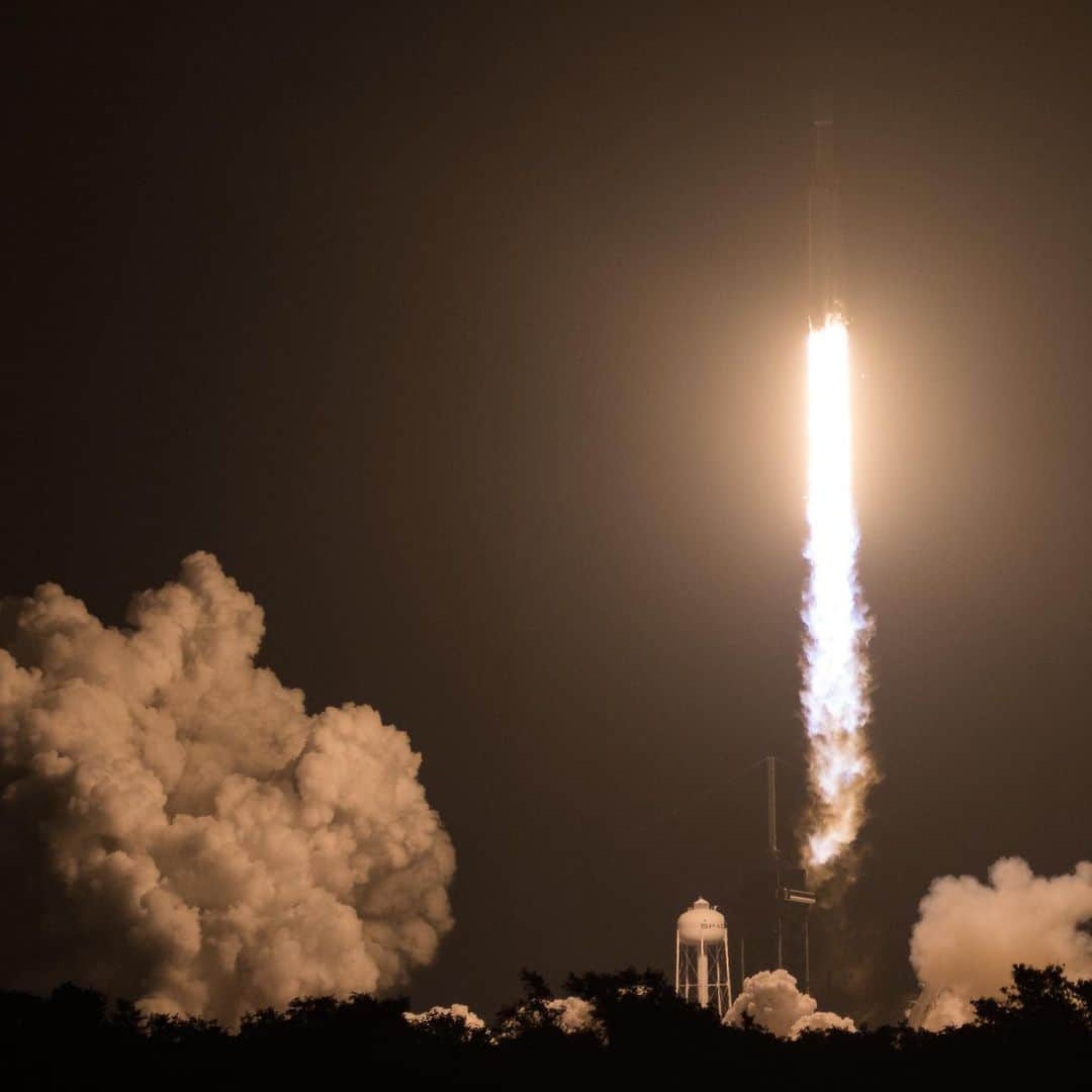 NASAさんのインスタグラム写真 - (NASAInstagram)「#BeEpic⁣ ⁣ @SpaceX’s Falcon Heavy rocket left Earth this morning at 2:30 a.m. EDT, carrying out one of their most challenging launches ever. 🚀 Who were the space traveling hitch hikers on board?⁣ ⁣ Four of our technology missions aimed at studying non-toxic spacecraft fuel, deep space navigation, “bubbles” in the Earth's atmosphere and space radiation. The missions, each with a unique set of objectives, will aid in smarter spacecraft design and benefit our Moon to Mars exploration plans – bringing us one step closer to deep space exploration. Want more on this historic launch? Visit our link in bio. ⁣ ⁣ Image Credit: NASA⁣ ⁣ #Epic #NASA #SpaceX #RocketLaunch #FalconHeavy #Space #Science」6月26日 1時44分 - nasa