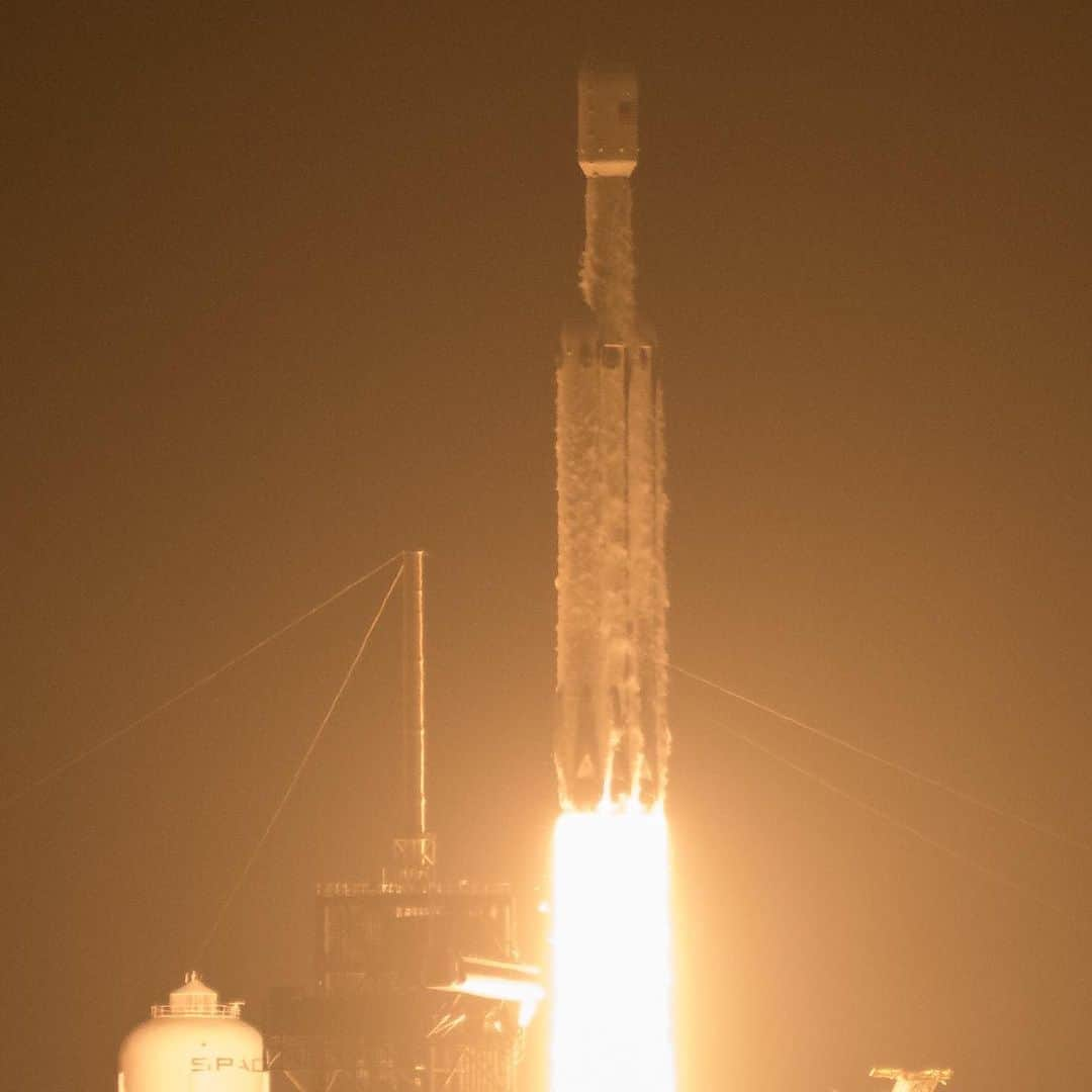 NASAさんのインスタグラム写真 - (NASAInstagram)「#BeEpic⁣ ⁣ @SpaceX’s Falcon Heavy rocket left Earth this morning at 2:30 a.m. EDT, carrying out one of their most challenging launches ever. 🚀 Who were the space traveling hitch hikers on board?⁣ ⁣ Four of our technology missions aimed at studying non-toxic spacecraft fuel, deep space navigation, “bubbles” in the Earth's atmosphere and space radiation. The missions, each with a unique set of objectives, will aid in smarter spacecraft design and benefit our Moon to Mars exploration plans – bringing us one step closer to deep space exploration. Want more on this historic launch? Visit our link in bio. ⁣ ⁣ Image Credit: NASA⁣ ⁣ #Epic #NASA #SpaceX #RocketLaunch #FalconHeavy #Space #Science」6月26日 1時44分 - nasa