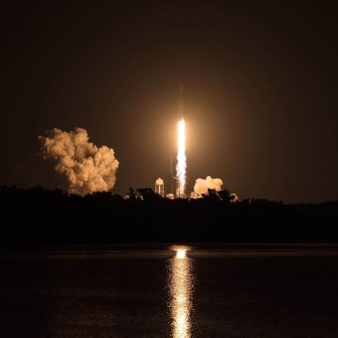 NASAさんのインスタグラム写真 - (NASAInstagram)「#BeEpic⁣ ⁣ @SpaceX’s Falcon Heavy rocket left Earth this morning at 2:30 a.m. EDT, carrying out one of their most challenging launches ever. 🚀 Who were the space traveling hitch hikers on board?⁣ ⁣ Four of our technology missions aimed at studying non-toxic spacecraft fuel, deep space navigation, “bubbles” in the Earth's atmosphere and space radiation. The missions, each with a unique set of objectives, will aid in smarter spacecraft design and benefit our Moon to Mars exploration plans – bringing us one step closer to deep space exploration. Want more on this historic launch? Visit our link in bio. ⁣ ⁣ Image Credit: NASA⁣ ⁣ #Epic #NASA #SpaceX #RocketLaunch #FalconHeavy #Space #Science」6月26日 1時44分 - nasa