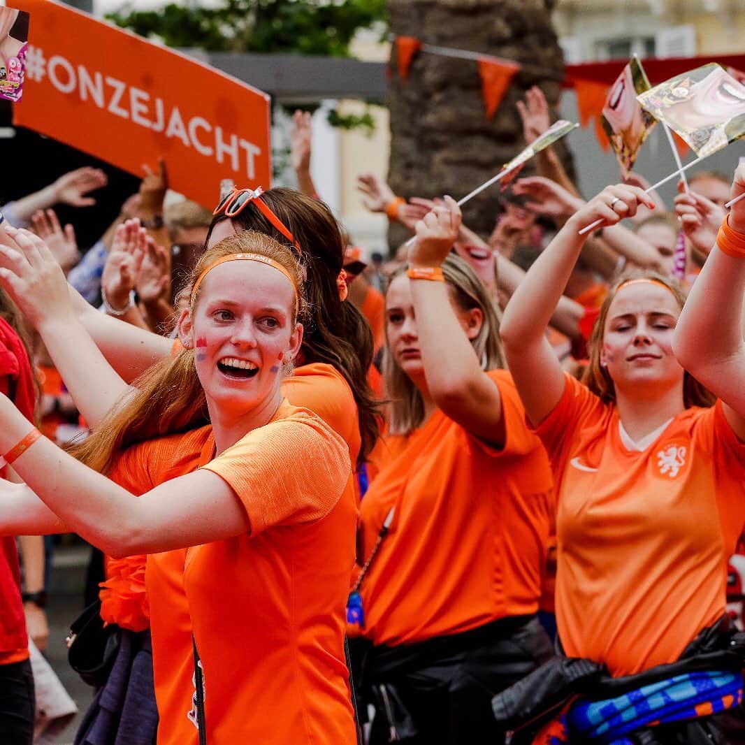 サッカー オランダ代表チームさんのインスタグラム写真 - (サッカー オランダ代表チームInstagram)「🧡 Rennes is ook Oranje! Sluit je aan? Geef een oranje hartje 👇 • • • #OranjeLeeuwinnen #OnsOranje #WK2019 #NEDJPN」6月26日 1時39分 - onsoranje