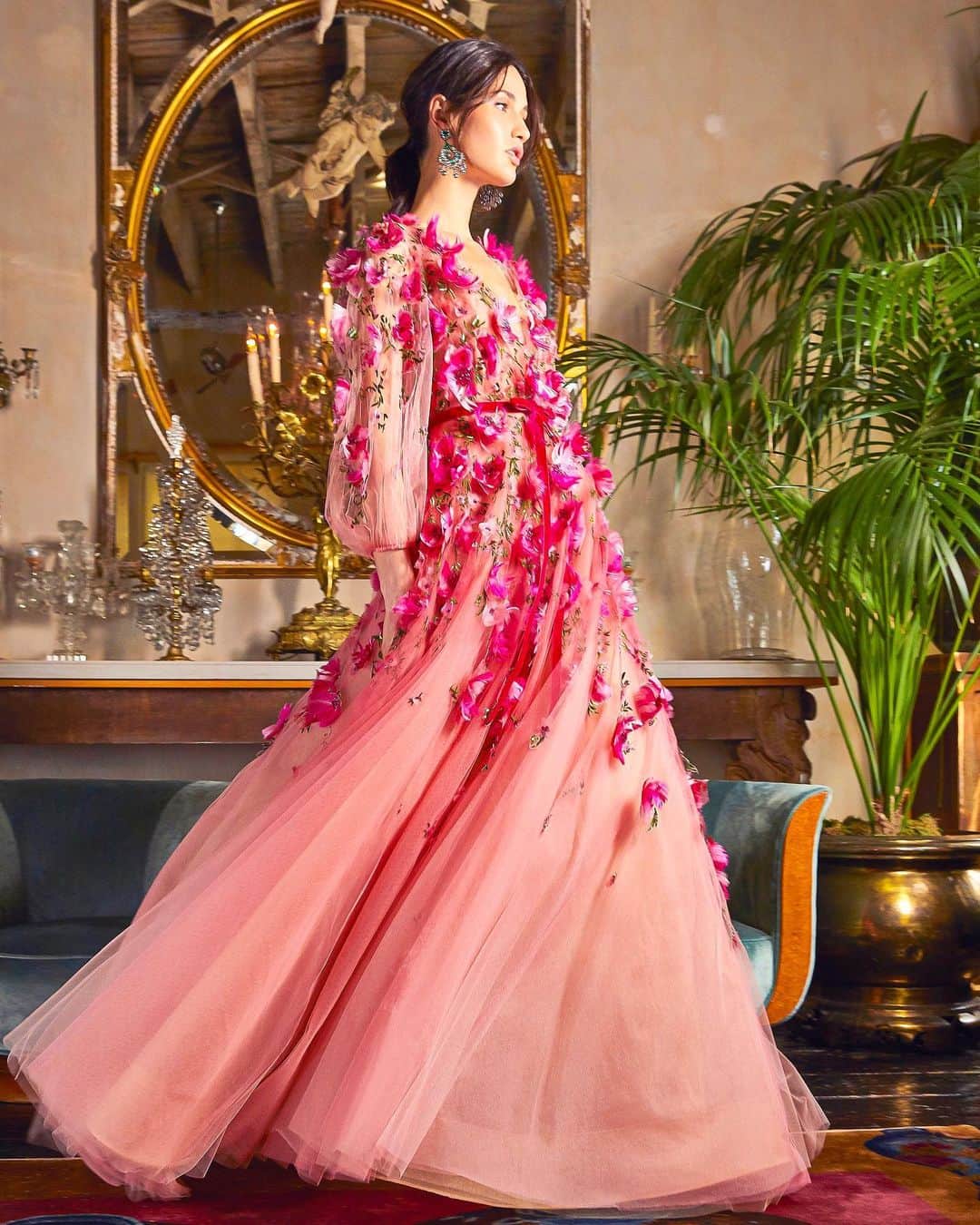 Marchesaさんのインスタグラム写真 - (MarchesaInstagram)「Look 3 from the Resort 2020 Marchesa collection features a magenta ombré A-line gown with thread-work feather flower and bugle bead embroidery with ribbon at waist.  #marchesa #re20marchesa」6月26日 1時45分 - marchesafashion