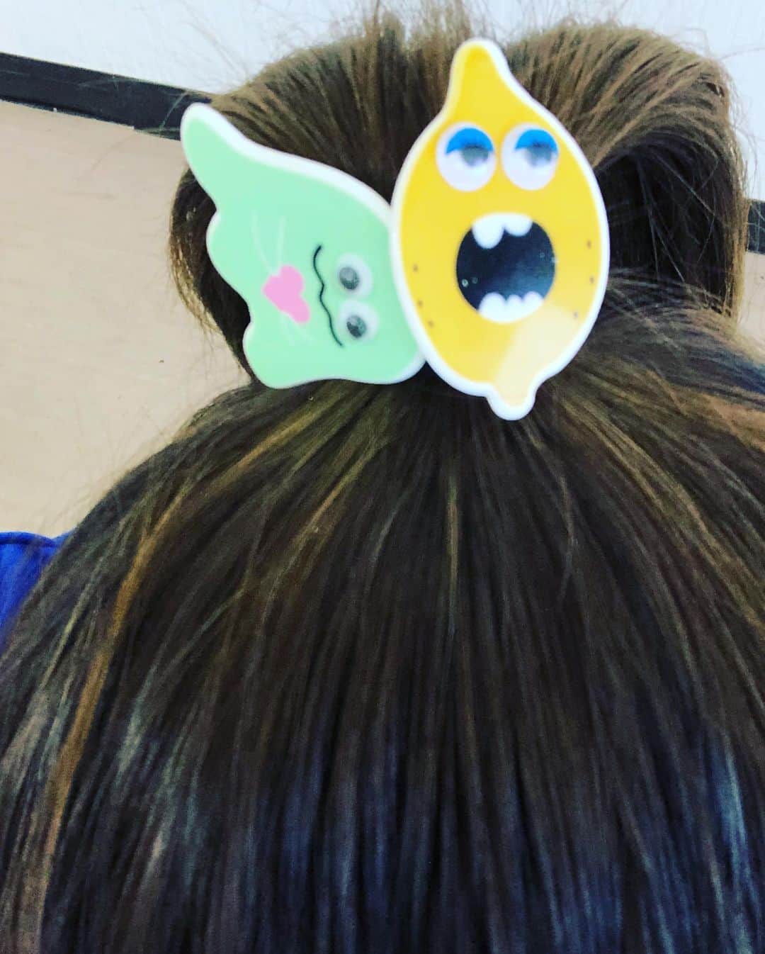 やしろ優さんのインスタグラム写真 - (やしろ優Instagram)「わ！全身鏡はっけーん！ という事でトイレにて笑笑😅💦💦 今日は #プチプラコーデ ♪  Tシャツワンピは #コルモピア 2900円の20%off  サミット会員だったのでさらに20%off でした😜❤️❤️❤️❤️ レギンスは #amazon 1400円🗽🗽 サンダル 3000円☺️ 髪ゴムは どこの100均かは忘れましたが、ひとつ100円！  夏！大好き😘‼️‼️ 今日もあっつーいけど頑張ってまぁす😆‼️ イン クマモト🐻」6月25日 16時55分 - yashiroyuuuu