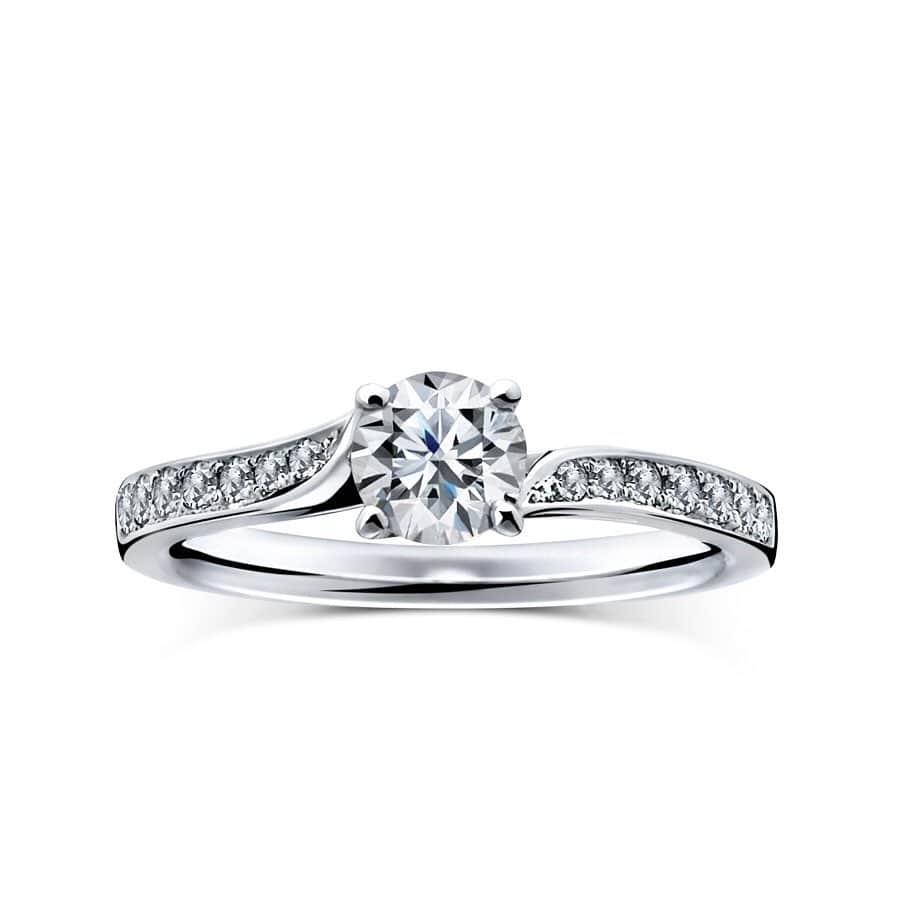 ラザール ダイヤモンド ブティック公式 | 婚約・結婚指輪さんのインスタグラム写真 - (ラザール ダイヤモンド ブティック公式 | 婚約・結婚指輪Instagram)「・ あなたならどのタイプを選ぶ？ ダイヤの存在感が際立つ、エンゲージリング。その中でもタイプの異なる3種のデザインをご紹介。 ・ 『ヴェッセル』 希有な構造美をもつNYの新ランドマーク #ヴェッセル にインスパイアされた表情豊かなリング。 ・ 『ドリルトン』 リングのアームに沿って両サイドに配置された #メレダイヤ が美しく輝く、シンプルで女性らしいデザインのオーソドックスなリング。 ・ 『モエシー』 #モエシー は、オールドローズと呼ばれるバラの原種のひとつ。つるばらがダイヤモンドの花を咲かせたような、優美なフォルムのラインメレタイプ。 ・ 受け取る女性にとってはなぜこのデザインを選んだのかも気になるところ。ぜひ心を込めて選んでくださいね！  VESSEL/ヴェッセル： Carat : 0.20ct～/Price(税抜) : 233,000円～ ・ THE WORLD’S MOST BEAUTIFUL DIAMOND® 商品詳細はプロフィール @lazarediamond_boutique のURLからどうぞ ・ ご予約のうえ、初来店の方に2,000円分のJCB商品券をプレゼント ・ #センターダイヤ ・ #VESSEL #ドリルトン #DORILTON #MOYESII ・ #プロポーズ #ブライダルリング #マリッジリング #エンゲージリング #エンゲージメントリング #ダイヤモンドリング #婚約 #結婚 #指輪 #婚約指輪 #結婚指輪 #婚約指輪選び #結婚指輪選び #指輪探し #結婚式 #結婚式準備 #2019年春婚 #2019年夏婚 #2019年秋婚 #2019年冬婚 ・ #ラザールダイヤモンド #lazarediamond」6月25日 17時01分 - lazarediamond_boutique