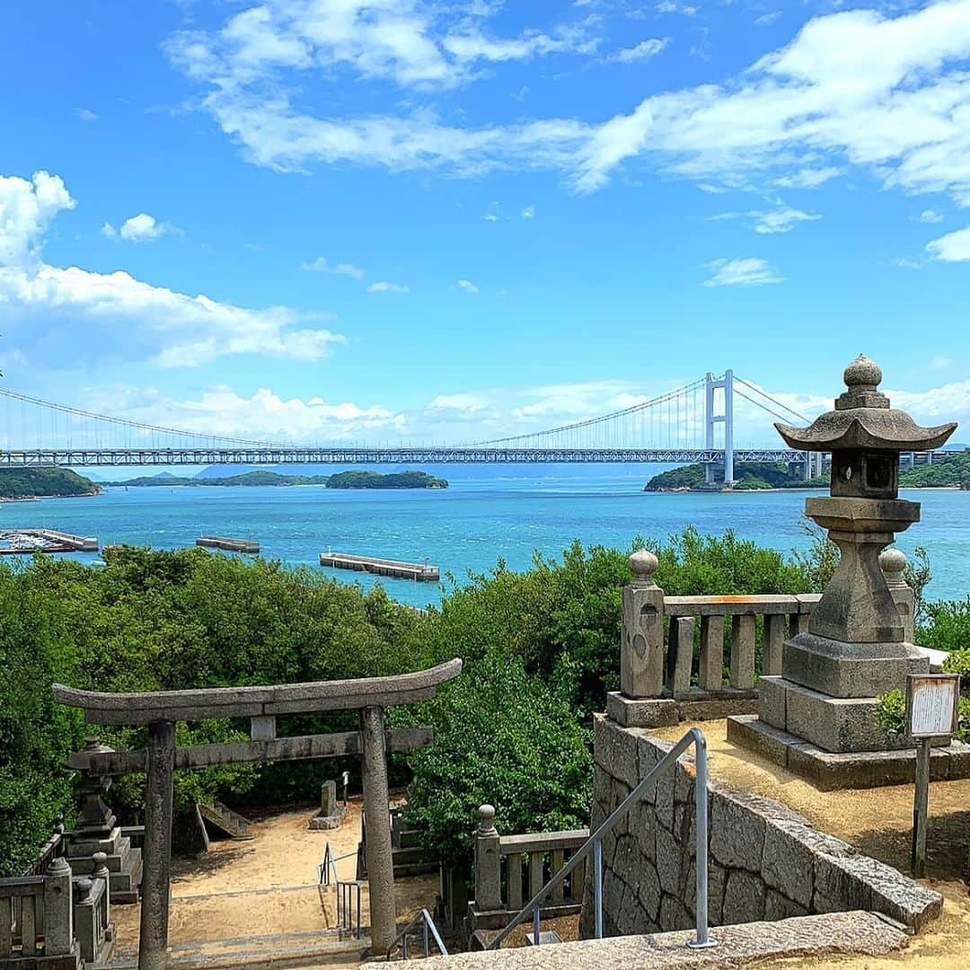 倉敷市さんのインスタグラム写真 - (倉敷市Instagram)「祇園神社から望む下津井沖  #日本遺産 #日本遺産のまち倉敷市  #北前船 #北前船寄港地  #下津井 #児島半島の南端 #東西航路の風待ち潮待ちの港町 #瀬戸内海が一望 #瀬戸大橋も目の前 #倉敷市 #倉敷 #旅行 #旅 #japanheritage #kitamae #kitamaebune #shimotsui #porttown #superbview #kurashiki #kurashikicity #travel #trip #instatrip #instajapan  #instgramjapan #visitjapanjp #クラシキブンカ」6月25日 17時21分 - kurashiki_city