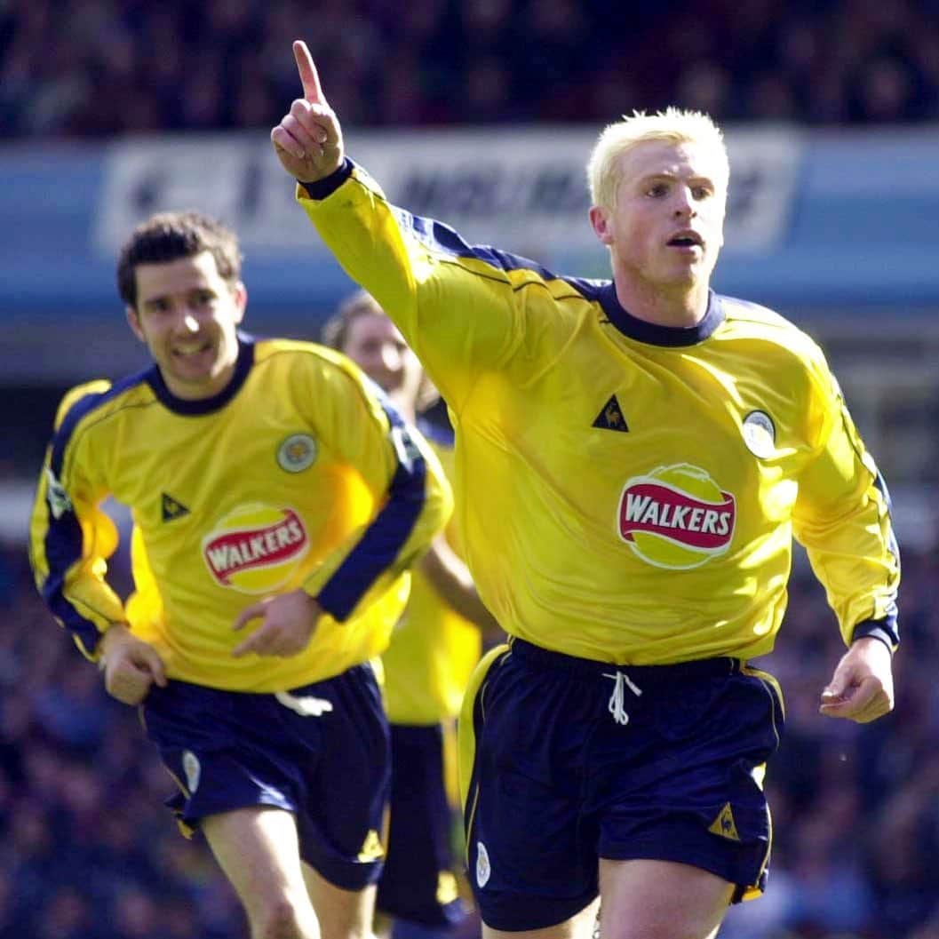 レスター・シティFCさんのインスタグラム写真 - (レスター・シティFCInstagram)「Happy birthday to #lcfc legend Neil Lennon 🦊🎉 . . . Have a great day, Lenny!」6月25日 17時23分 - lcfc