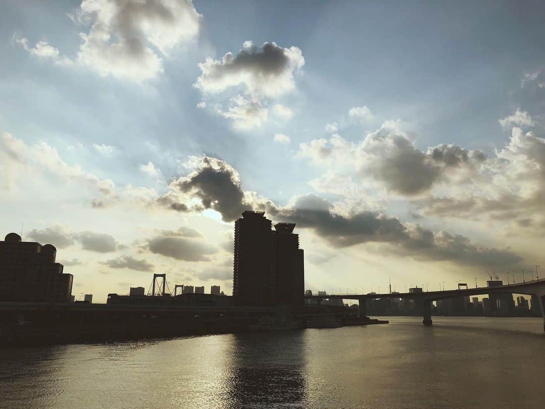 尾形沙耶香さんのインスタグラム写真 - (尾形沙耶香Instagram)「#sunset  #tokyo」6月25日 17時43分 - sayakaogata