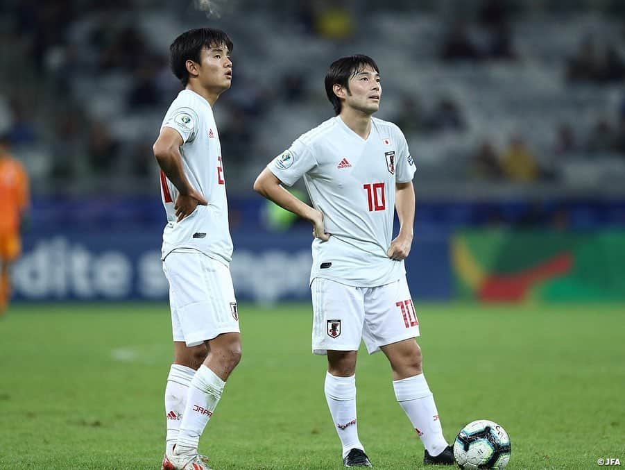 日本サッカー協会さんのインスタグラム写真 - (日本サッカー協会Instagram)「📸Match Photos #SAMURAIBLUE は現地時間6月24日(月)、ベロオリゾンテのEstadio MineiraoでCONMEBOLコパアメリカブラジル2019の第3戦・対エクアドル代表戦を戦いました。互いに勝てばグループステージ突破が決まるという状況の中、リスクを取って攻め合う展開となりましたが、結果は1-1の引分け。両チームともにグループステージ敗退という結果になりました。 ・ #森保一 監督は「選手たちは短期間で行われた3試合の中で成長を見せた」とその奮闘を称えつつ、「勝てなかった、勝ちきれなかった部分について、まだまだ力が足りなかったことを真摯に受け止め、チーム強化に当たっていきたい」と総括。また、「サッカーを取り巻く素晴らしい環境、サポーターの情熱のなかで行われた大会に参加でき光栄に思う」と大会への感謝を述べました。 ・ GK 1 #川島永嗣 DF 2 #杉岡大暉 DF 4 #板倉滉 →88'FW 9 #前田大然 DF 5 #植田直通 DF 16 #冨安健洋 DF 19 #岩田智輝  MF 7 #柴崎岳 (Cap.) MF 10 #中島翔哉  MF 11 #三好康児 →82'MF 20 #安部裕葵 MF 21 #久保建英  FW 18 #岡崎慎司 →66'FW 13 #上田綺世 ・ #jfa #daihyo #コパアメリカ﻿ ・﻿ ――――――――――――――――――﻿ CONMEBOLコパアメリカブラジル2019﻿ 6/18 0-4 チリ🇨🇱 6/21 2-2 ウルグアイ🇺🇾 6/25 1-1 エクアドル🇪🇨 ※すべて日本時間﻿ 👉大会情報はJFA.jpへ﻿ ――――――――――――――――――」6月25日 17時38分 - japanfootballassociation