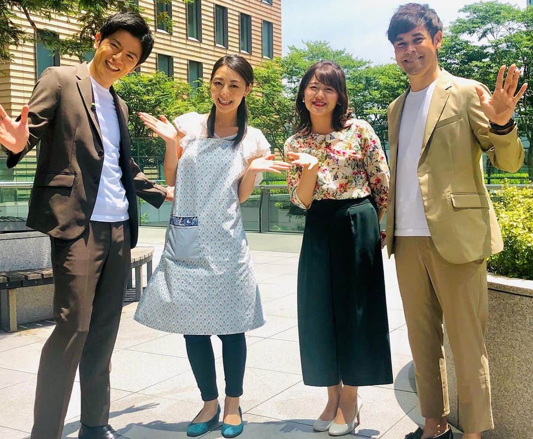 のインスタグラム：「………… バゲット🥖生放送📺終わり❗️ ・ いつも元気な青木源太アナ✨いつも笑顔の尾崎里紗アナ✨とても爽やかなラルフ鈴木アナ✨とご一緒に、懐かしのマイスタ前でパシャリ✌️ ・ 実はチェリーパイ🍒時代にここで、崖っぷち歌合戦コーナー📺を担当してた事もあるので思い出が詰まった場所！✨10年ぶりに…また、ここでお仕事をさせて頂ける事に感謝😌です！ ・ それにしても、ぬか漬けを毎日食べてるだけあって…榮倉奈々さん✨お肌ツヤツヤでお綺麗でした〜❣️ ・ レッツ・腸活✊ ・ #日テレ #バゲット #ぬか漬け #ぬか漬けアレンジレシピ #ぬか漬けマイスター #大湯みほ #発酵食品 #植物性乳酸菌 #腸内環境 #腸活 #健康 #美容 #ダイエット #酵素 #お肌 #ツヤツヤ #nukazuke #腸活レシピ　#菌活生活」