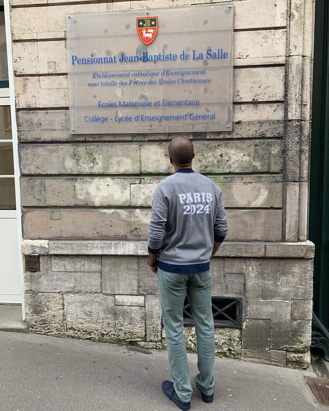 トニー・パーカーさんのインスタグラム写真 - (トニー・パーカーInstagram)「Retour aux sources dans mon collège à Rouen.  Merci @paris2024 ✨#JO2024」6月25日 17時49分 - _tonyparker09