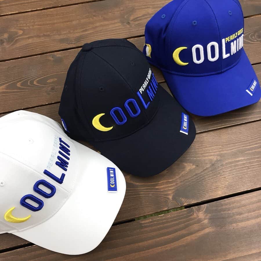 のインスタグラム：「こんにちは😃 CURUCURU staffです♫. . 夏のお洒落はスッキリ爽やかなヘッドウェアはいかがでしょう🌈 @pearlygates_official のクールミントガムとのコラボアイテム！ かなりcoolです(^^) . . ______________________________  #curucuru #キュルキュル #キュルキュルセレクト #golf #golfstagram  #instagolf #ゴルフ #ゴルフ女子  #ゴルフコーデ #ゴルフウェア #ゴルフファッション #golfwear #キュルパト #ゴルフ好きな人と繋がりたい #お洒落さんと繋がりたい #골프 #pearlygates  #パーリーゲイツ」