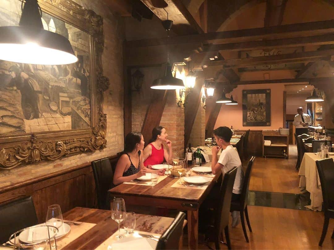 桐島かれんさんのインスタグラム写真 - (桐島かれんInstagram)「娘の友人お勧めのシーフードレストラン「Assunta Madre」。 海老のグリルが美味しかった。 #ローマ #Roma」6月25日 17時58分 - houseoflotuskaren