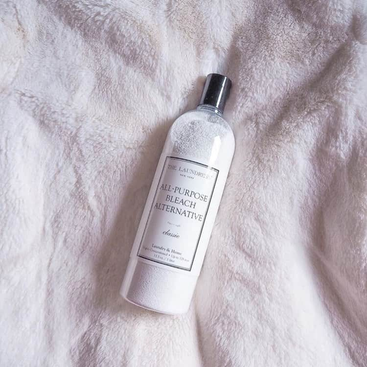 THE LAUNDRESS JPさんのインスタグラム写真 - (THE LAUNDRESS JPInstagram)「ありがとうございます！ スタッフはみんな、これがないとお洗濯が物足りない！！ってくらい愛用中。 スタッフからも、オススメです♡  #Repost @eririn.kg ・・・ ＊ ＊ この時期ほんとに洗濯物の臭いが悩みでした... このlaundressの漂白剤、臭いを根こそぎ取ってくれます😍さすがアメリカ発！強力！そしていい匂いに仕上げてくれる♡めっちゃオススメです♡♡ ＊ ＊ @thelaundressjp  @thelaundress  #laundress #洗濯 #洗濯洗剤 #漂白剤 #美容 #ビューティー #美容垢 #コスメ #オーガニックコスメ #オーガニック #コスメ垢 #インテリア #女子力 #女子力アップ #ニューヨーク #laundry #laundryday #beauty #beautycare #detergent #laundrydetergent #laundrytime #organic #organiccosmetics #cosmetics #interior #newyork #卒花嫁 #farny_brides」6月25日 18時08分 - thelaundressjp