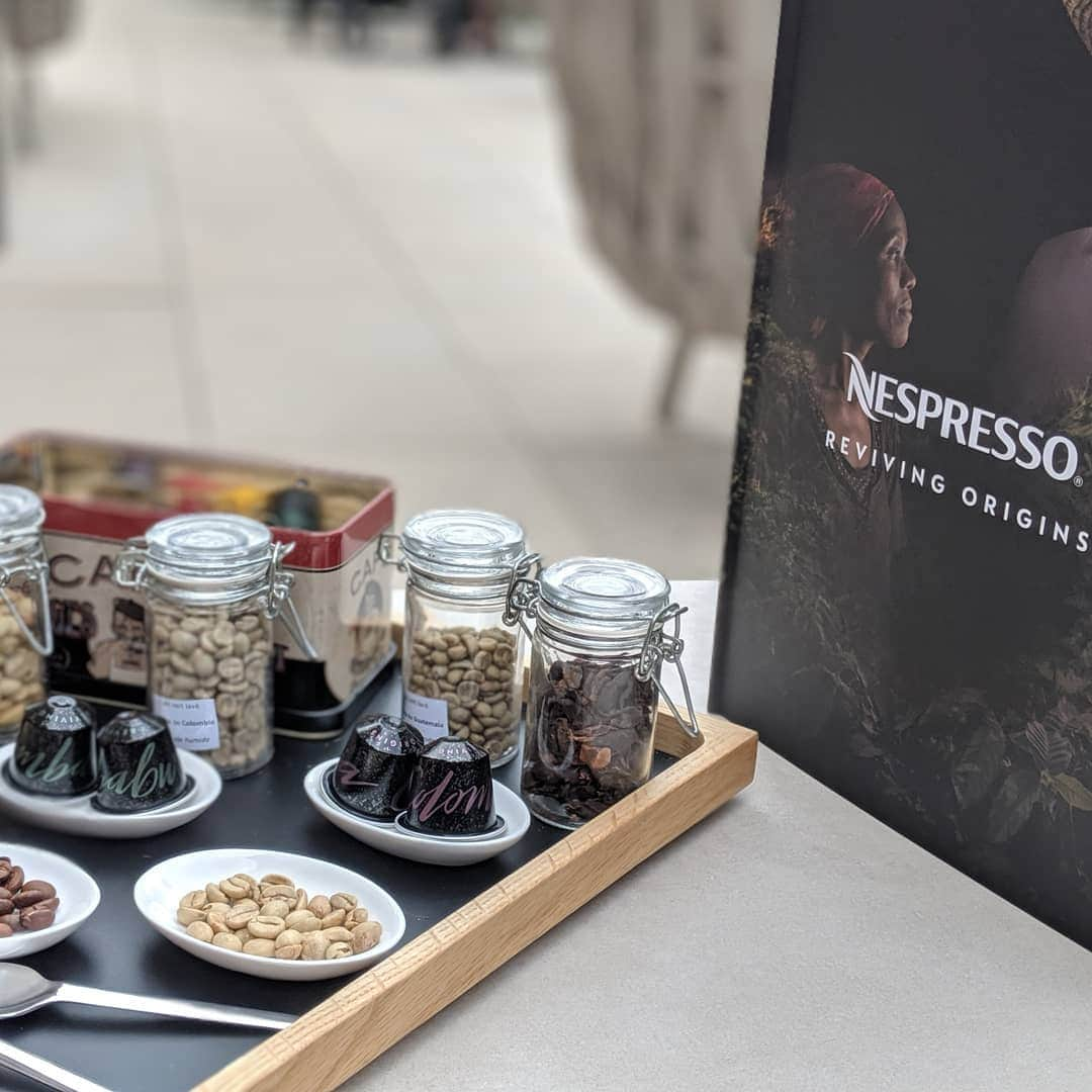 カースティ・コベントリーさんのインスタグラム写真 - (カースティ・コベントリーInstagram)「Did you know @nespresso are supporting 450 small hold farmers in Zimbabwe to revive our coffee industry. Production was at 15,000 tons in the late 80s and declined to fewer than 500 tons in 2016.  Nespresso is investing $10 million over the next 5 years to revive coffee production in regions where it has been lost or forgotten, reconnecting consumers with the world’s rarest coffees and encouraging rural development.  The Nespresso TAMUKA mu Zimbabwe coffee launched in 18 countries in May, bringing Zimbabwean coffee back onto the international stage.  I ❤️ #TamukaMuZimbabwe and so do a lot of people around the world - I'm proud to say that it has been a big hit and it's not just the great taste but the purpose.  #RevivingOrigins #Nespresso #Coffee #Love #Smallholders #Farmers #Sustainable #Grow #Impact #Purpose #Zimbabwe #Columbia #Switzerland」6月25日 18時02分 - officialkirstycoventry