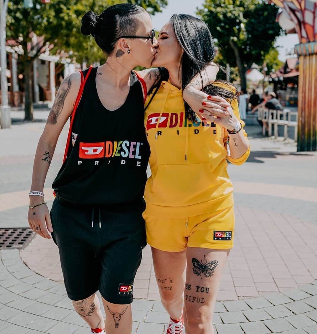 ディーゼルのインスタグラム：「Diesel walks with you @lisbia_ #pride #loveislove」